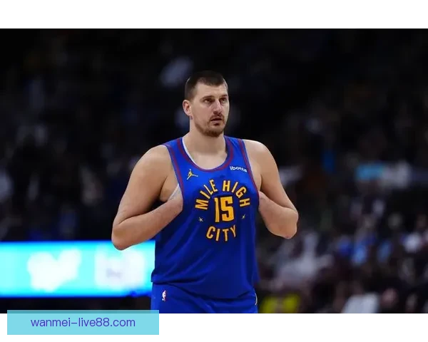 约基奇赛后穿小黄人拖鞋亮相曾COS格鲁角色趣味十足