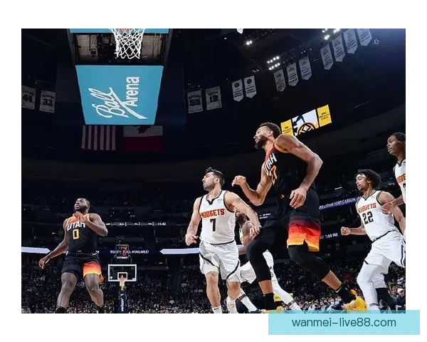 约基奇赛后穿小黄人拖鞋亮相曾COS格鲁角色趣味十足